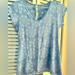 Lululemon Light blue and gray short sleeve top blouse Size 6, very soft & Comfy